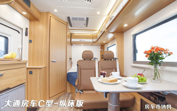 全新升級(jí)大通原廠2018款C型房車