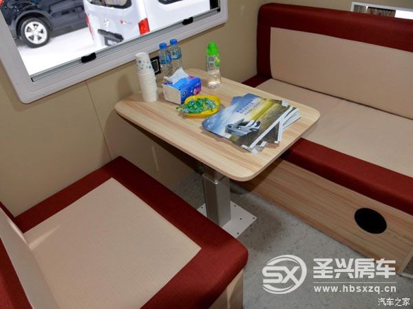 房車(chē)夢(mèng)不再遙遠(yuǎn) 實(shí)拍解放T80旅居車(chē)