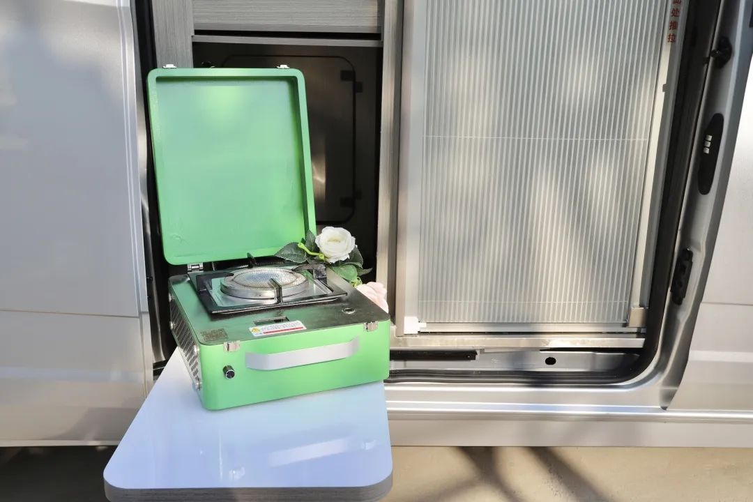 用福特T6底盤打造的小房車長什么樣？動力強、配置高，主打一個性價比-4.jpg
